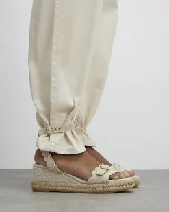 Beige Scallop Trim Wedges