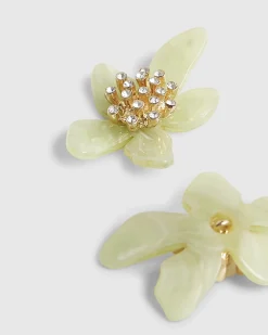 Green flower resin stud earrings