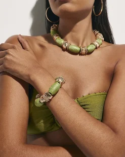 Green Thread Bead Stretch Bracelet