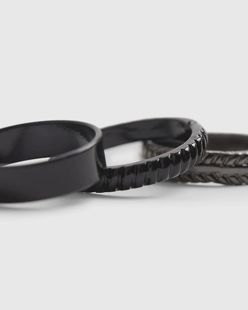 Metal Silver And Black Rings 7 Pack